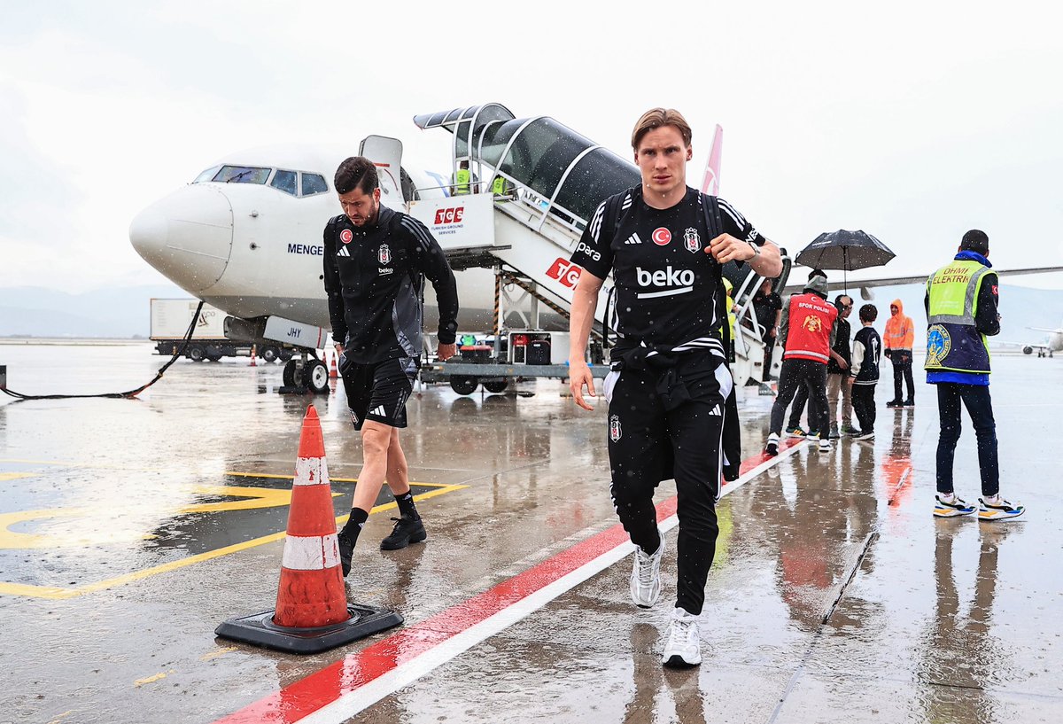 Besiktas's tweet photo. 🦅 Beşiktaşımız Bodrum’da!

Karayolu ulaşım sponsorumuz @temsaturkiye, Bodrum’da da yanımızda.

#BDRvBJK https://t.co/0xVI7b6Mqt
