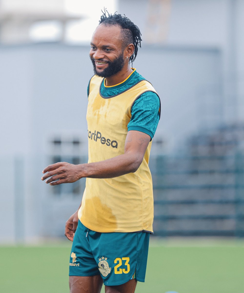 Jamani 𝐌𝐀𝐈 wetu unatukimbia mpaka huku🤣 

#TheClubAboveAll🔰