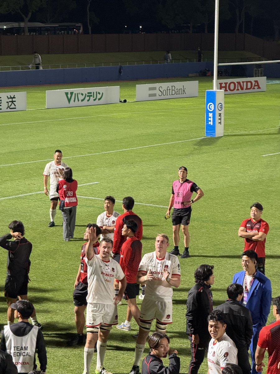 bko_gu's tweet photo. 全国のteamAbbの皆様へ@鈴鹿最終戦⑤
試合後のアボ様
#TeamAbb
#さぁヒートしようぜ
#三重ホンダヒート https://t.co/VqQTXRSiN5