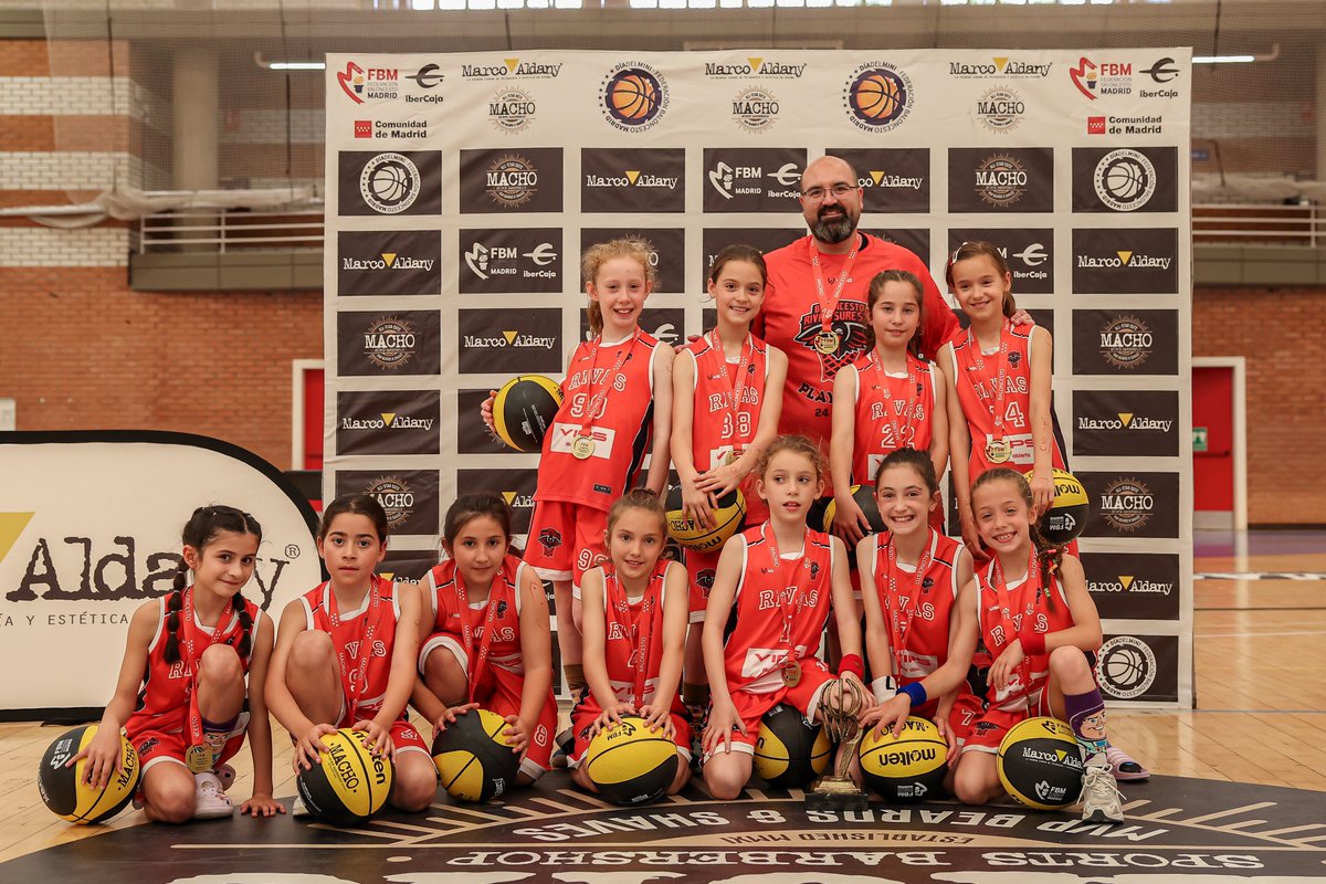 FBMadrid's tweet photo. #DíaMiniFBM I Así ha terminado la Liga @MarcoAldany
Benjamín femenina de primer año

🥇Campeón: @B_ParqueSureste 
🥈Subcampeón: @DistritOlimpico Sánchez
🥉Tercer clasificado: @UrosDeRivas Ferrual
4⃣ Cuarto clasificado: Innova-tsn @basketleganes https://t.co/3JynUyBzEV