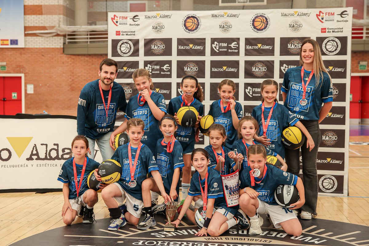 FBMadrid's tweet photo. #DíaMiniFBM I Así ha terminado la Liga @MarcoAldany
Benjamín femenina de primer año

🥇Campeón: @B_ParqueSureste 
🥈Subcampeón: @DistritOlimpico Sánchez
🥉Tercer clasificado: @UrosDeRivas Ferrual
4⃣ Cuarto clasificado: Innova-tsn @basketleganes https://t.co/3JynUyBzEV