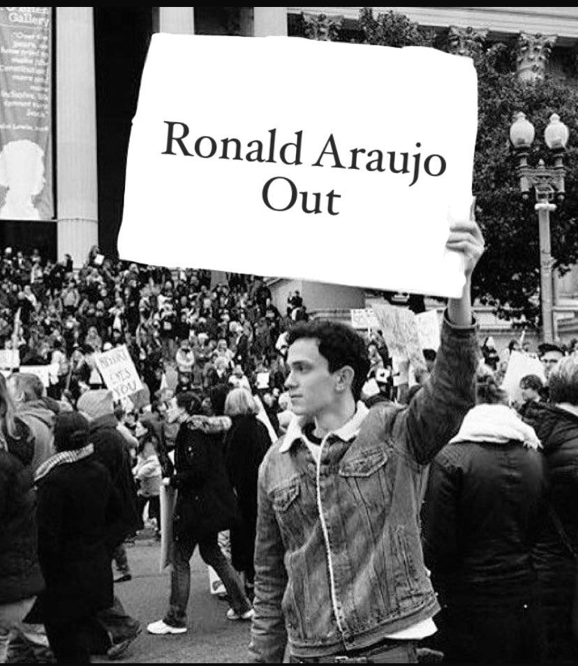 Qui est avec moi pour lancer le hashtag 
#RonaldAraujoOut