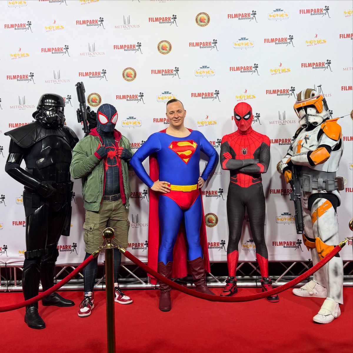 Superfavoberlin's tweet photo. Stars im Filmpark
#filmpark #filmparkbabelsberg #snapshot #snapshotfactory #shadowtrooper #milesmorales #milesmoralescosplay #shadowtroopercosplay #mpstrooper #spiderman #spidermanfarfromhome #spidey #spideycosplay #spidermancosplay #superman #supermancosplay #superman2025 https://t.co/6NAio6Rzto