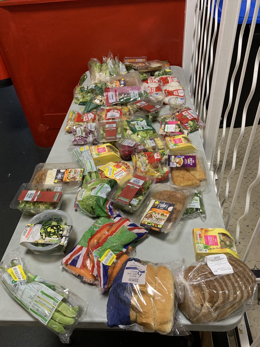 Two busy days at our Breakfast project, Friday (100) &amp; today 116 guests, lots of great food, clothes and showers as our super Volunteers made sure everyone was looked after with a warm welcome and great service #Manchester 🐝