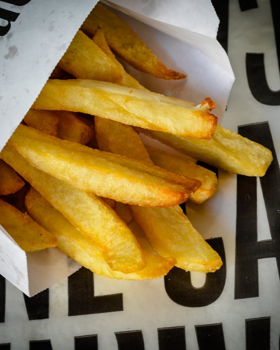 El fin de semana viene con ganas de estar tranqui, de comer rico y de compartir sin apuro.

Ideal para nuestras papas: crocantes, doradas y con ese don inexplicable de desaparecer misteriosamente del plato. 🍟

#papas #papasfritas #ElFuturoSeCocinaHoy #CARNE