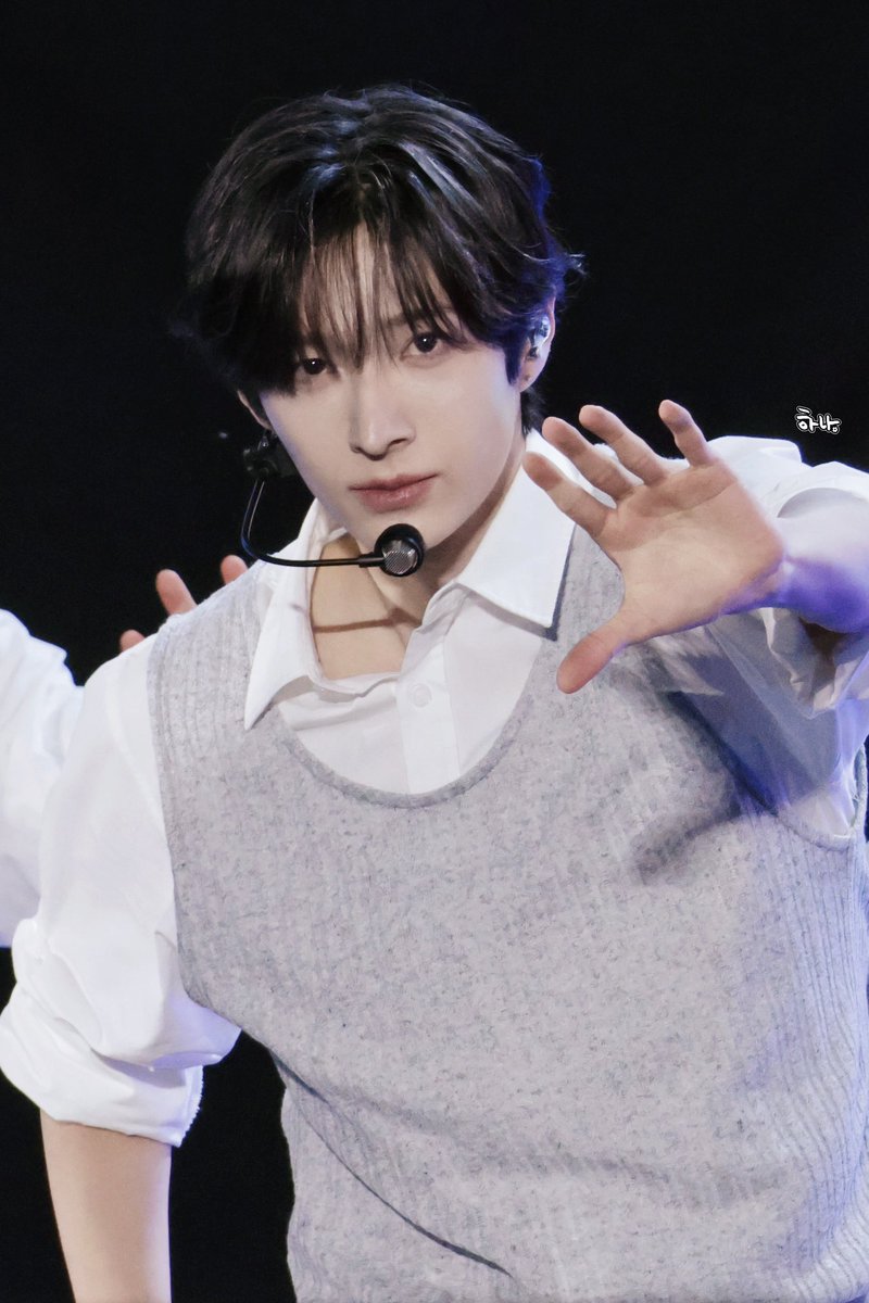 하나 tweet media