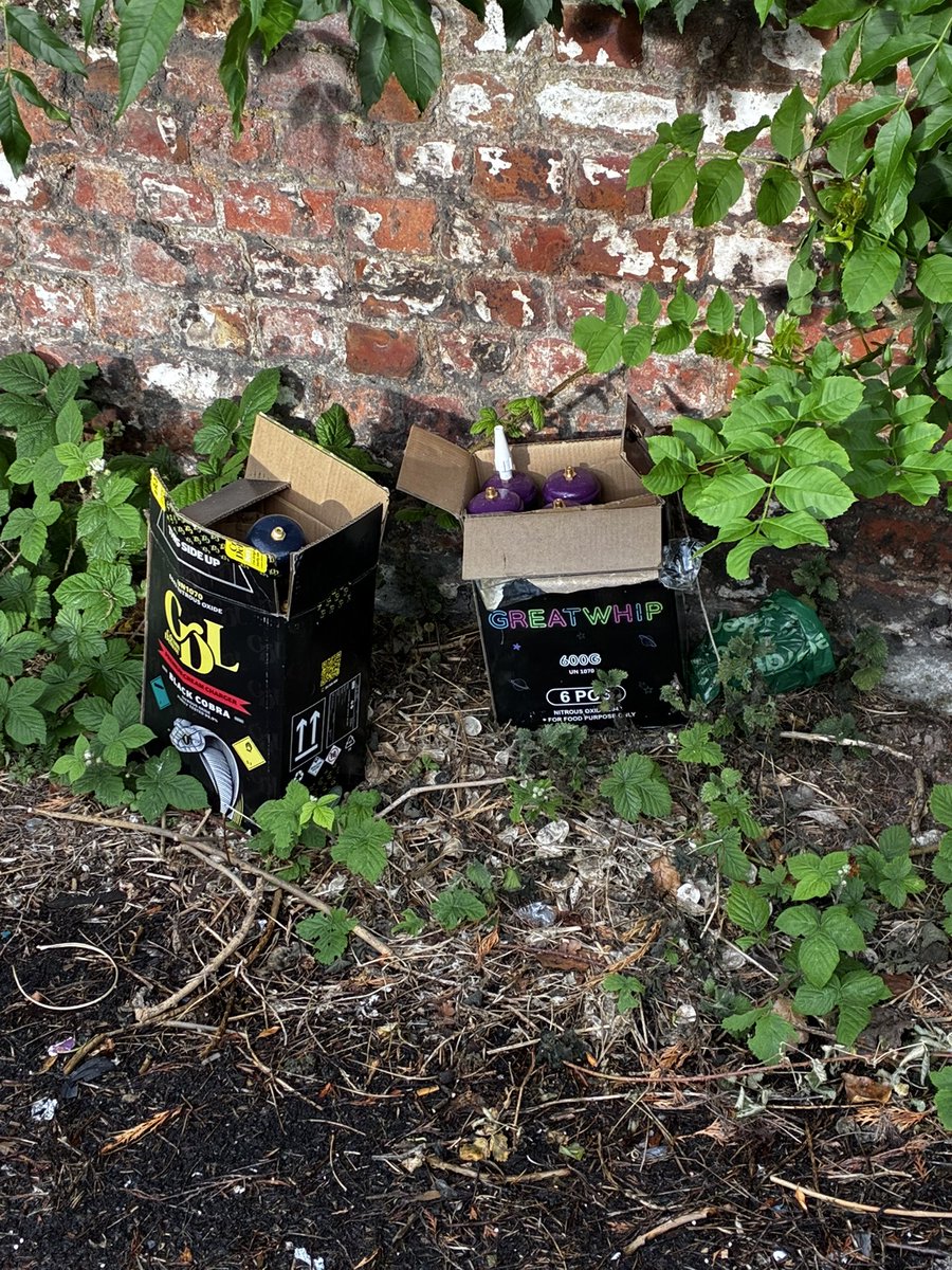 Unsy277's tweet photo. @Go_CheshireWest @cheshirepolice real problem on the car park Ledsham Road near Travellers Rest PH people using Nitrous Oxide and dumping the canisters 8x6 Boxes on the car park now needs attention numbers increasing daily https://t.co/CjFemry0k9