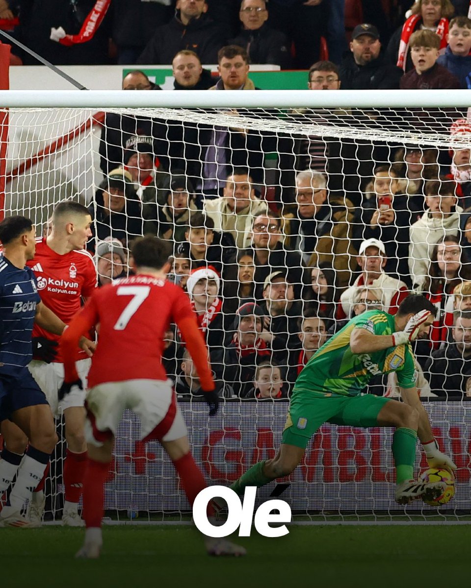 ¡SOS ENORME, DIBU! 👏

🇦🇷👐 El arquero del Aston Villa fue reconocido por haber tenido la mejor atajada de la Premier League ante Nottingham Forest

🔙⚽️ Fue el 14 de diciembre de 2024, aunque en aquella oportunidad los Villanos perdieron 2-1. Sin embargo, el argentino tuvo un