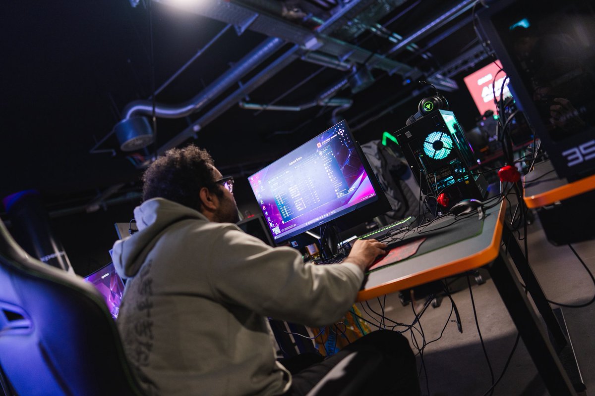 EsportsPlayerF1's tweet photo. Grind.
#TeamBerlin https://t.co/RhjUTqp9fj