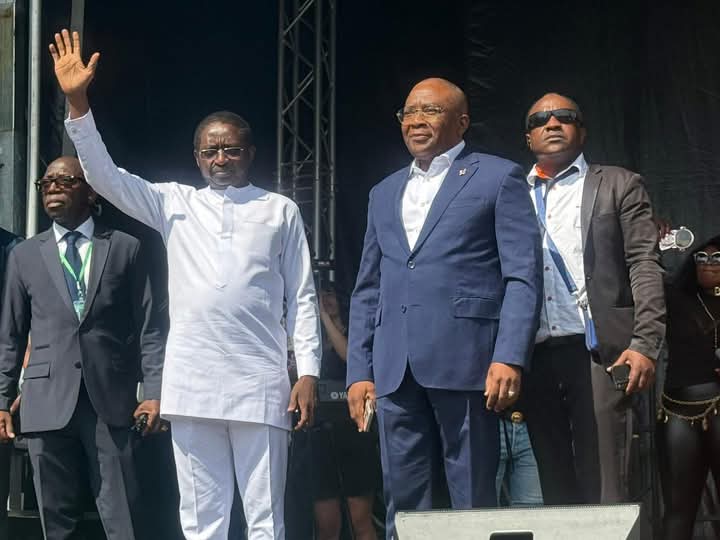 #MKParis2025 

Mon Professeur Aba'a Oyono et l'honorable Nintcheu sont dans la place