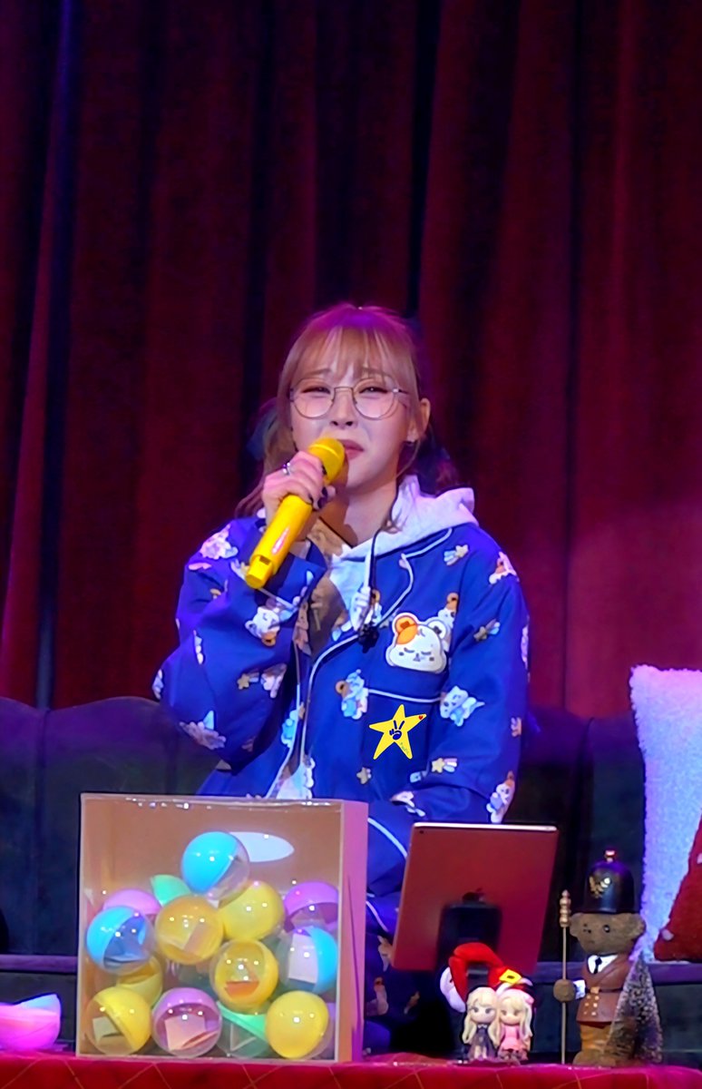 hgshp's tweet photo. 20241222 Twinkle Twinkle (Moon Star) - Ment

What is with this face? 😆💕

#마마무 #Mamamoo
#문별 #MoonByul 
#Twinkle_Twinkle
#SHOOTING_STAR #MOON_STAR

Countdown to #ICY_BBY https://t.co/AihfgiXZqF