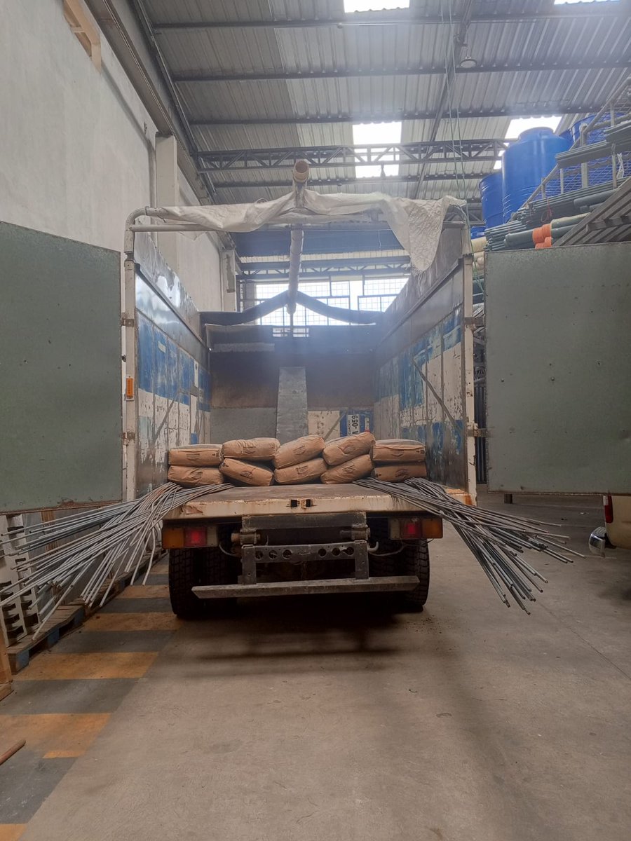 Buenas buenas agradecemos a la Sra Gladys Eljuri de Alvarez, gerente de Almacenes Juan Eljuri por la donación  de los  materiales ( los que costaban más)  para la construcción de la casa de señor Zacarías ❤️❤️❤️