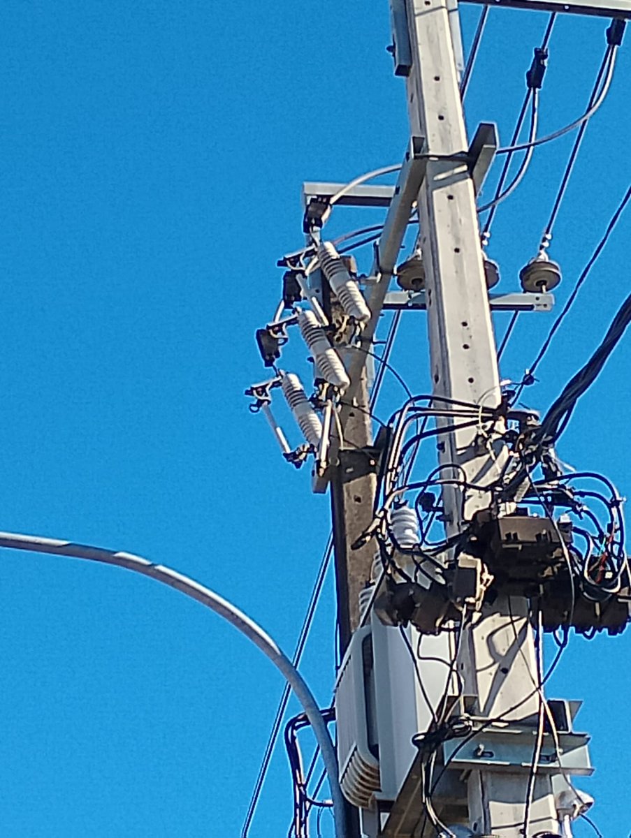 Rohyn21's tweet photo. @CGE_Clientes nos encontramos sin energía hace casi dos horas en sector Doña Rosa Chillán, calle río las minas. Ya de hizo el reclamo pero aun no llegan a verificar la situación. @SEC_cl @emergencianuble https://t.co/whRDJcQrTC