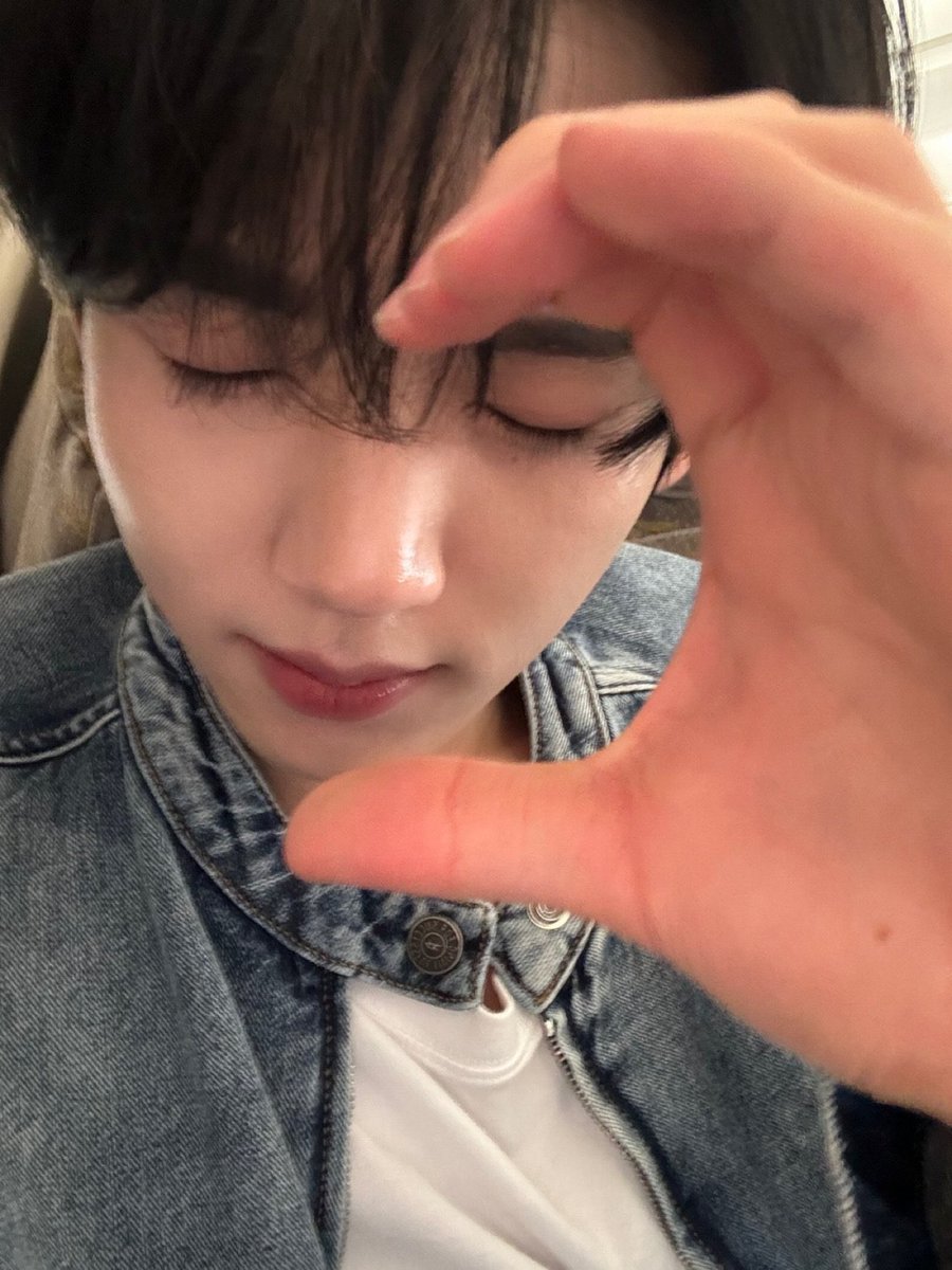 𝓐𝓛 || CILOKK YUJINN!!! rbuy mau ketemu yucil (@cilokyujin) on Twitter photo ⋆.˚ ᡣ𐭩 .𖥔˚ Want to pose love but we have a long distance relationship ⋆.˚ ᡣ𐭩 .𖥔˚
#ZRSD #Ze_RoseSelcaDay #ZB1 #ZEROBASEONE #한유진 <a href="/ZB1_official/">ZEROBASEONE</a> ⋆.˚ ᡣ𐭩 .𖥔˚ Want to pose love but we have a long distance relationship ⋆.˚ ᡣ𐭩 .𖥔˚
#ZRSD #Ze_RoseSelcaDay #ZB1 #ZEROBASEONE #한유진 <a href="/ZB1_official/">ZEROBASEONE</a>