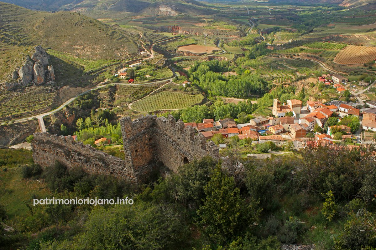 Jubera, sus rincones, sus paisajes y su cuantioso patrimonio.
Este domingo 1 de junio tenemos una buena oportunidad para conocer este bello rincón de La Rioja Baja, actividades y rutas guiadas desde las 10h.
📸🏰 Una vista desde su castillo.