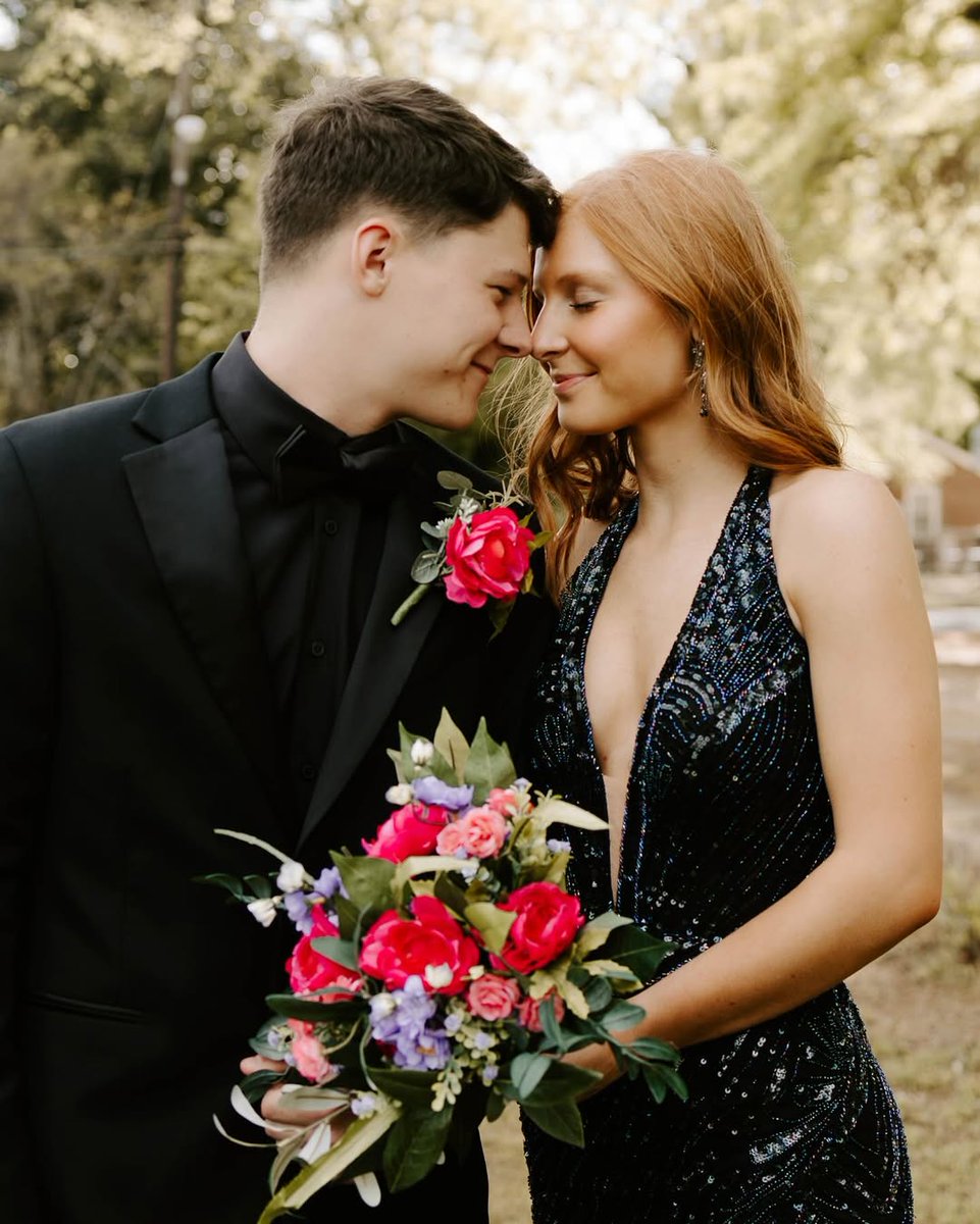 you spin me around 🎵✨🖤 -- Style 11805
📸: @bayleewilson12