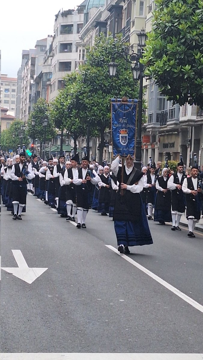 VAMOS! en Oviedo. 

#Asturias

Nos reunimos con simpatizantes y miembros de Vamos!

#rutavamos

🟨✌️