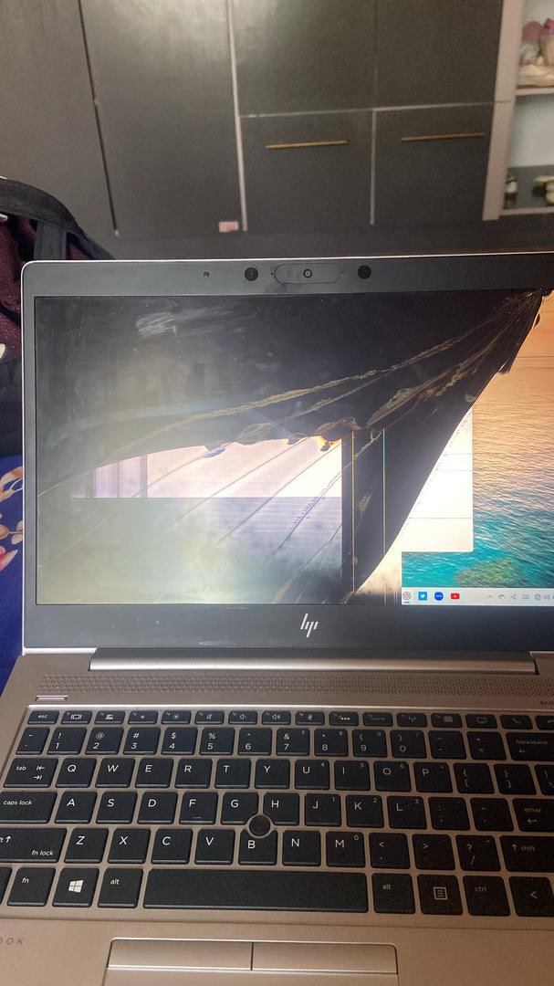 Simple_Hybeekay's tweet photo. @udyszn I pray to be the lucky one cause it’ll go a long way in paying my house rent, school fees and also repair my system screen https://t.co/ZoiMv4tww1