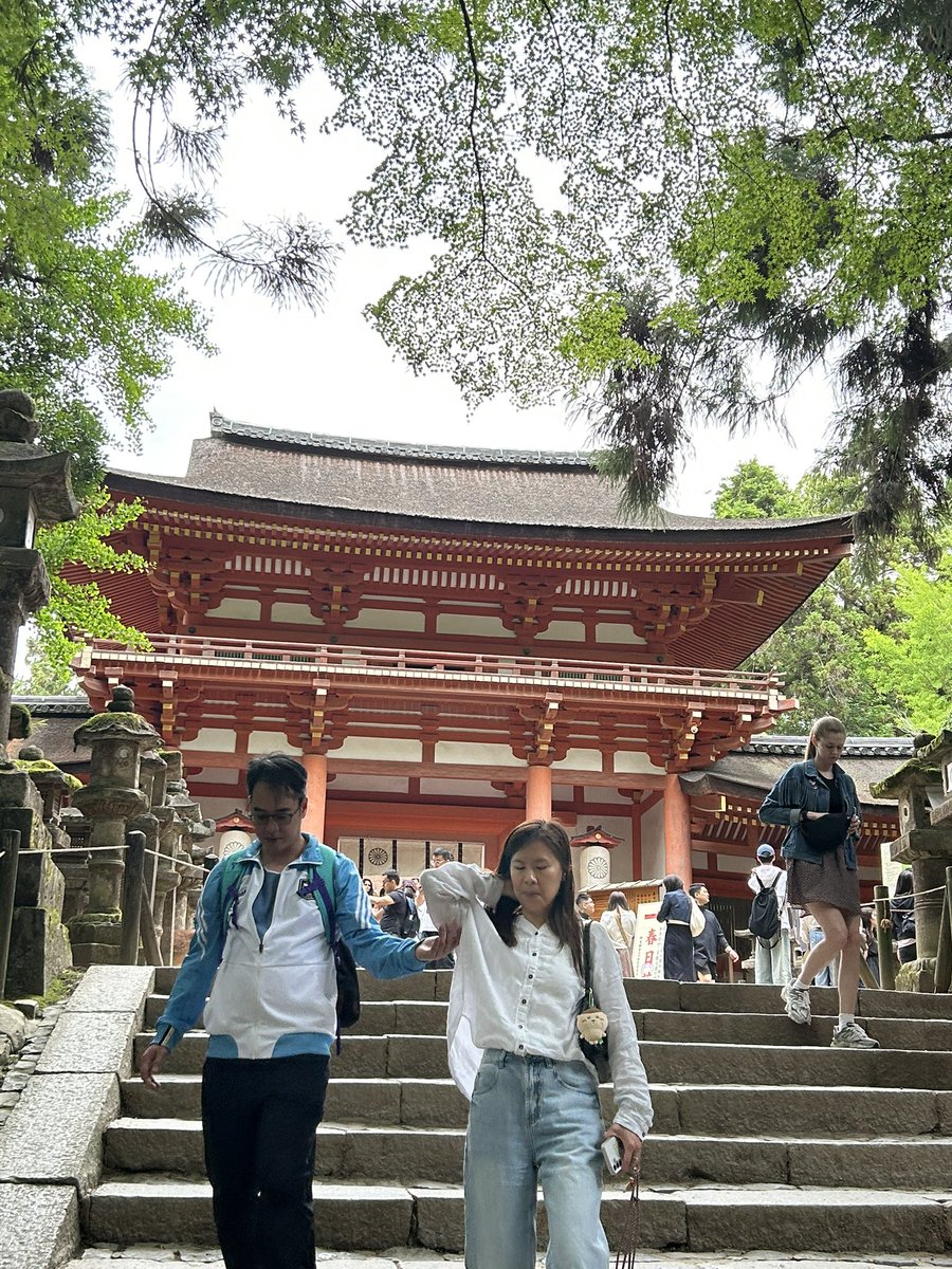 新歓ハイキング無事終了いたしました🙌
涼しい風の中、たくさんの能にゆかりのある地を巡りました！途中で休憩がてらアイスも🍨

今年の新歓活動は以上になりますが、6/8（日）には京大さん・神女さんとの合同ハイキングがあります！そちらへの参加もお待ちしております✨🤍