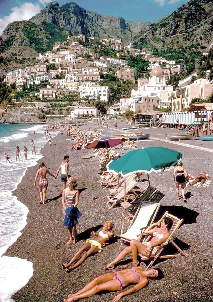 “El veneno nunca fue forzado; se ofreció con suavidad, hasta que olvidaste que era veneno.” – Mark Twain

Un hilo que expone las mentiras y la propaganda cotidianas que nos han vendido: 🧵

1. El sol nunca mintió. El protector solar sí.