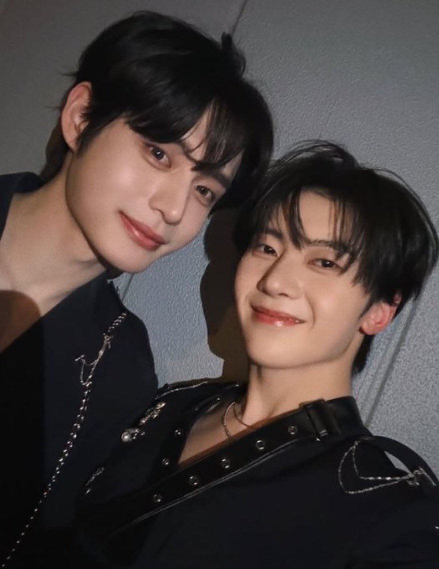 GIVEAWAY YA GENGS 50K BUAT 2 ORANG! PUSAM YANG BIKIN STRESS JAM SEGINI GGGRAAAAHHH 😭😭😭

Pemenangnya gue umumin sesuka gue, tinggal RT dan like lalu kasih pantun terbaik lu buat pusam (angjay) 🙂‍↕️

Ke pasar malam beli garam (tjakeeep!)
WOY SI PUSAM GAK JADI KARAM 😩🤙🏻