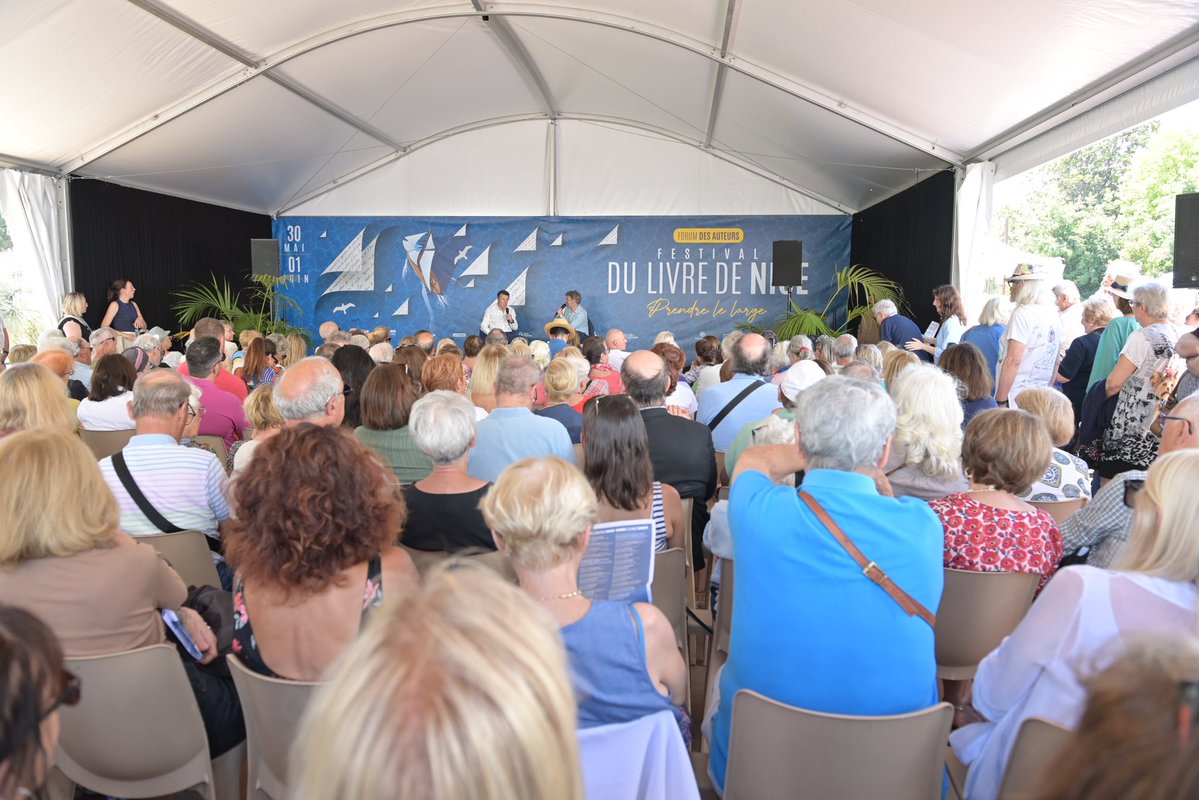 Christian Estrosi (@cestrosi) on Twitter photo Merci à <a href="/gernelle/">Etienne Gernelle</a> pour ce bel échange autour de Ma ligne bleue, lors du Festival du Livre de Nice. Nous avons parlé d’écologie, de mon parcours, d’alpinisme, du lien entre la montagne et nos mers, et bien sûr de l’océan. Autant de sujets que j’aborde dans Ma ligne bleue, chez Merci à <a href="/gernelle/">Etienne Gernelle</a> pour ce bel échange autour de Ma ligne bleue, lors du Festival du Livre de Nice. Nous avons parlé d’écologie, de mon parcours, d’alpinisme, du lien entre la montagne et nos mers, et bien sûr de l’océan. Autant de sujets que j’aborde dans Ma ligne bleue, chez