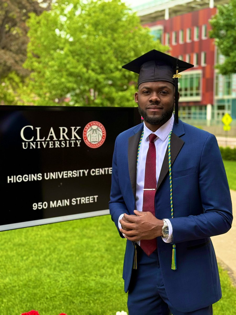 IsaacNewtWalube's tweet image. Masters done!!!!!
Yeah, mama came through too!