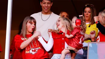 collie10637's tweet photo. Patrick and Brittany Mahomes celebrate as Taylor Swift regains ownership of her music details :https://t.co/OaL00ItCn9

#music #Patrick #Brittany #celebrate #ownership #music #NewYork #t2025 https://t.co/attqFsMfXQ