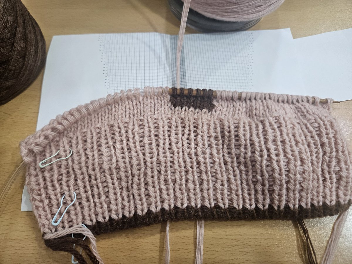 소매를 뜨기 시작햇다
코 개못생겼네 하 ㅋㅋ