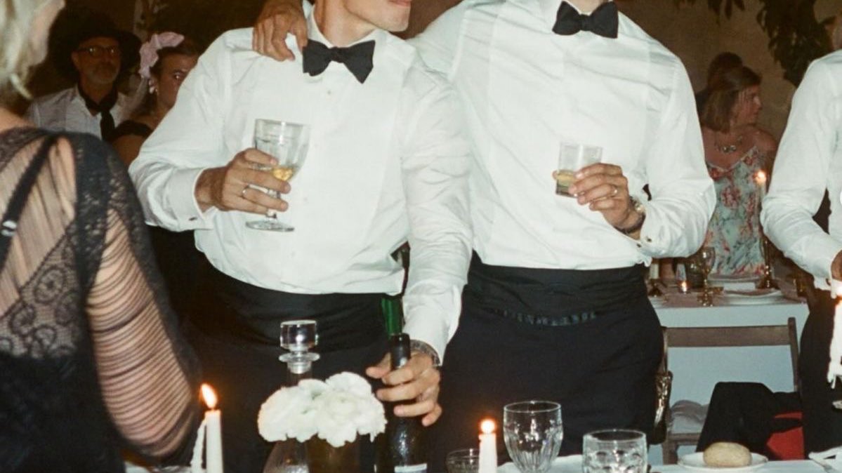 lienzomudo's tweet photo. #bokuaka au | 🌀#haikyuu

Donde Bokuto va a la boda de amigos que tiene en común con Akaashi.

O

Donde dos años de contacto cero se rompen en una noche. https://t.co/H5NSSyqWBf