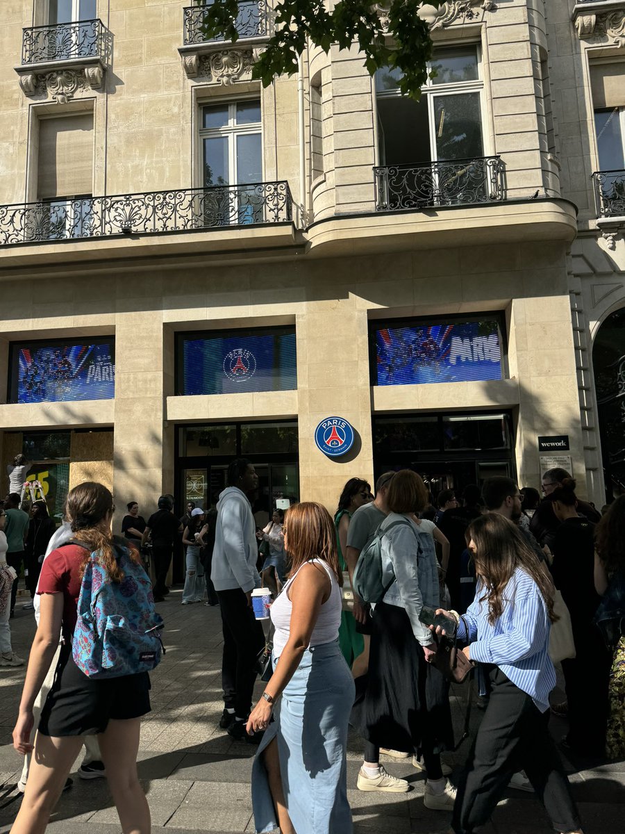 The Capital is buzzing today 🇫🇷 #IciCestParis