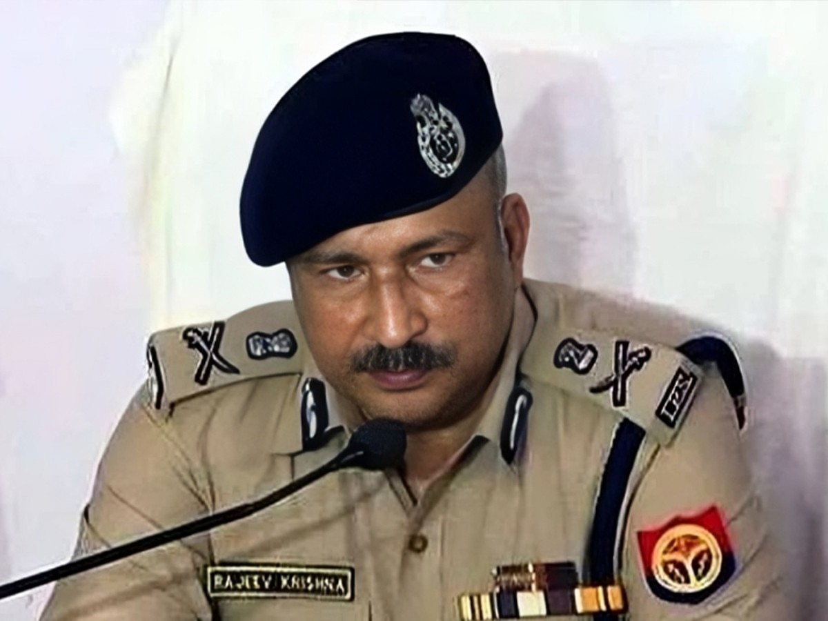 आईपीएस राजीव कृष्ण जी बनाए गए प्रदेश के नए #DGP
1991 बैच के वरिष्ठ आईपीएस अधिकारी राजीव कृष्ण सर को उत्तर प्रदेश का नया पुलिस महानिदेशक (DGP) नियुक्त किया गया है। मूल रूप से नोएडा निवासी राजीव कृष्ण अपने प्रशासनिक कौशल और अनुशासित कार्यशैली के लिए जाने जाते हैं।
#Lucknow #NewDGP