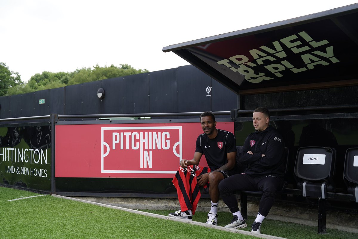 BracknellTownFC's tweet photo. Saturday, Sunshine, Summer … and a signing ✍🏼👀 

Welcome to the club Jeanmal Prosper! The experienced defender and Dominica international joins Bracknell Town FC from Slough Town FC. 

It’s another BIG move as Jordan’s squad takes shape! 🙌🏼 https://t.co/cWZu0Y9xj6