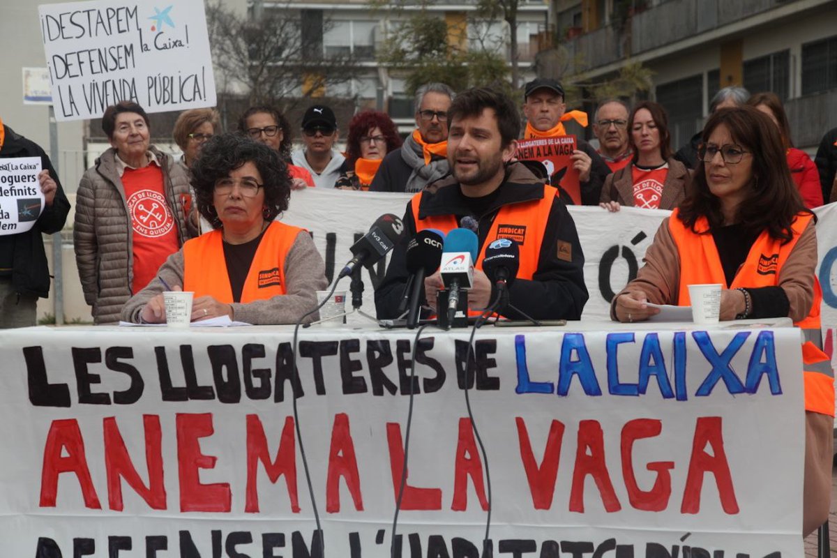 Directa (@la_directa) on Twitter photo #HABITATGE | El Sindicat de Llogateres demanda La Caixa perquè retorni 231.000 euros d’IBI directa.cat/el-sindicat-de… Les llogateres en vaga d’habitatge protegit a Sitges, Banyoles i Sentmenat reclamen la nul·litat de la clàusula. Per <a href="/gemma_g_fabrega/">Gemma Garcia</a> #HABITATGE | El Sindicat de Llogateres demanda La Caixa perquè retorni 231.000 euros d’IBI directa.cat/el-sindicat-de… Les llogateres en vaga d’habitatge protegit a Sitges, Banyoles i Sentmenat reclamen la nul·litat de la clàusula. Per <a href="/gemma_g_fabrega/">Gemma Garcia</a>