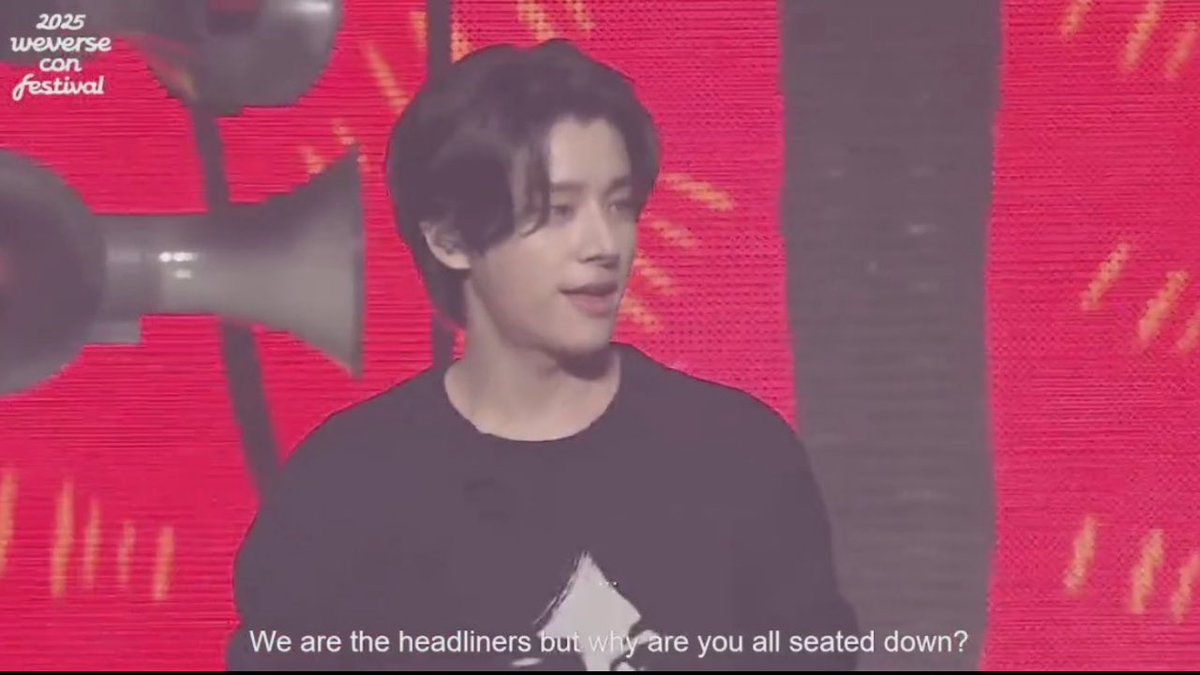 o jake no festival perguntando pq o povo tava tudo sentado KKKKKKKKK

imaginem quando eles vierem pro brasil e sentirem realmente o que é um publico animado de verdade. eu vivo pelo dia que o enhypen ver como é um show no brasil