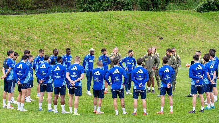 RadioRO (@_radioro_) on Twitter photo NOTICIA.
Los recogepelotas tuvieron una charla con Paunovic.
🫡 Les dio unas pautas de cara al partido.
⚽️ Participaron en la sesión de trabajo
Vía: <a href="/lavozdeasturias/">La Voz de Asturias</a> NOTICIA.
Los recogepelotas tuvieron una charla con Paunovic.
🫡 Les dio unas pautas de cara al partido.
⚽️ Participaron en la sesión de trabajo
Vía: <a href="/lavozdeasturias/">La Voz de Asturias</a>