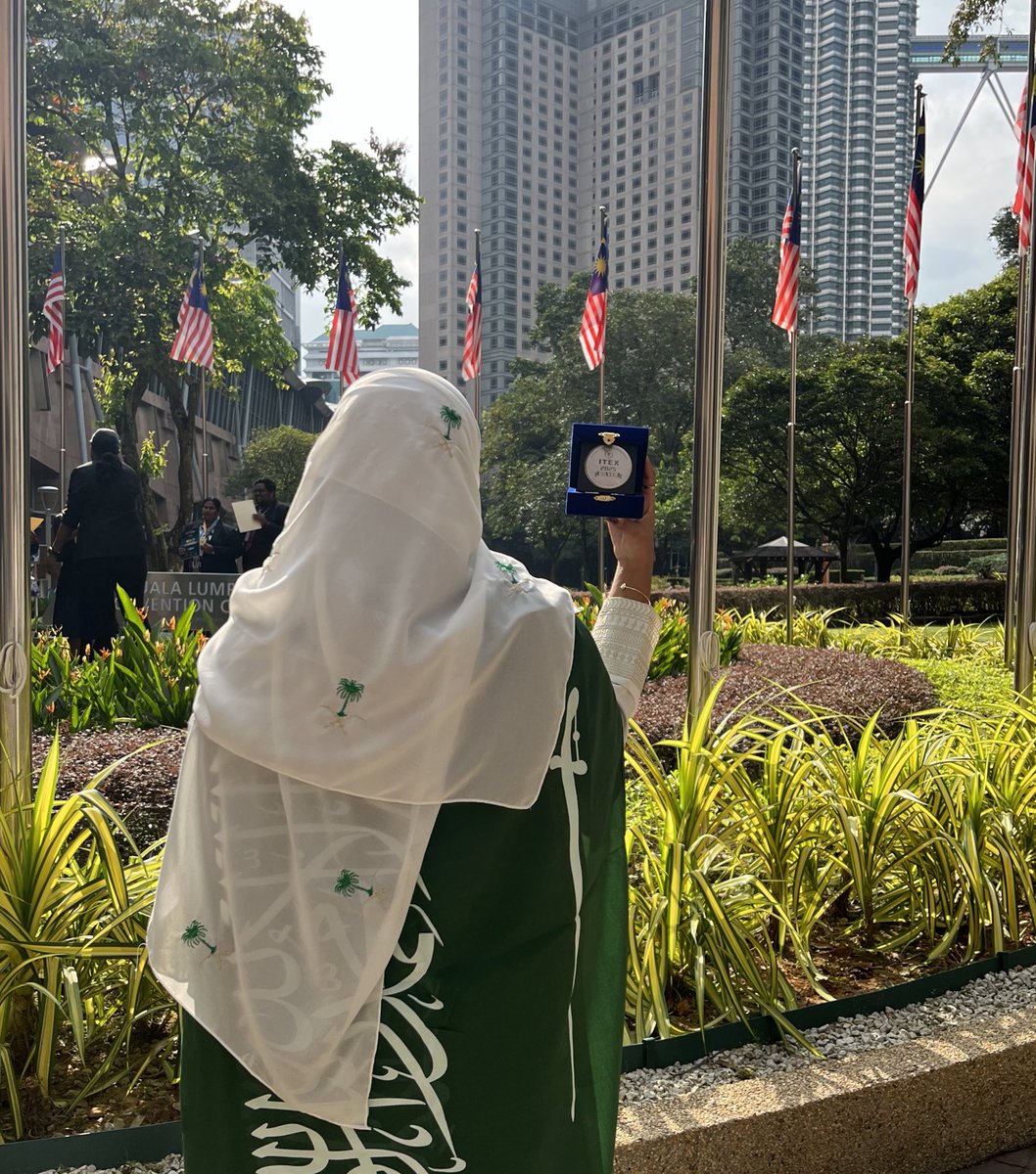 lwci87's tweet image. شايل البيرق اخضر 
رافع إيدي واحمد الله سعودي💚💚

#ايتكس2025 #itex25