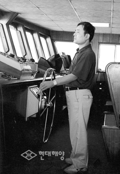 원양어선에서 독서모임을 한 선장이 있다? 천금성(1941-2016)은 한국 해양문학의 선구로 알려져 있는 선장 출신의 작가. 그가 1975년에 쓴 글에 따르면, 그의 외항선이 대서양에서 조업하던 당시에 힘들고 지루한 바다 생활을 버티기 위해 배에 문학전집을 싣고 가서 선원들과 함께 읽었다고. 1970년대