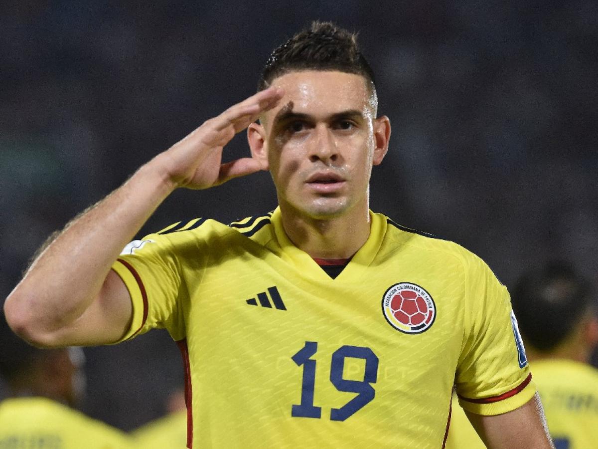 Última hora:  Jhon Córdoba ¡SE LESIONÓ! en el entrenamiento de ayer con la Selección Colombia 🇨🇴 y no hará parte de la doble fecha de #EliminatoriasSudamericanas. Rafael Santos Borré, será su reemplazo.