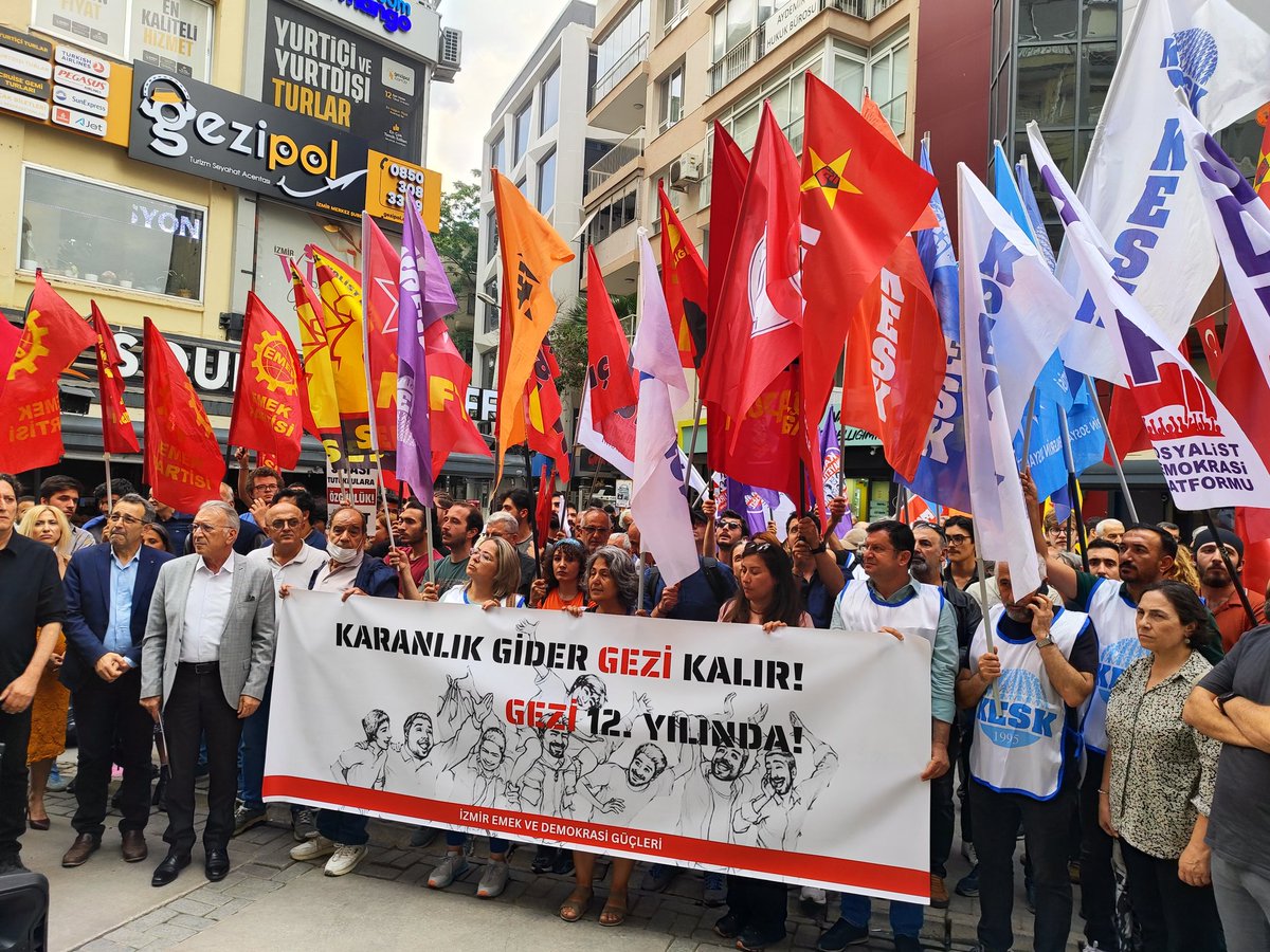 İzmir Emek ve Demokrasi Güçleri olarak Türkan Saylan Kültür Merkezi önünde toplanarak Gezi' yi andık. Gezi' nin üzerinden tam 12 yıl geçmesine rağmen daha dün gibi aklımızda! Gezi halktır! 

📢Gezi' de düşene dövüşene bin selam!