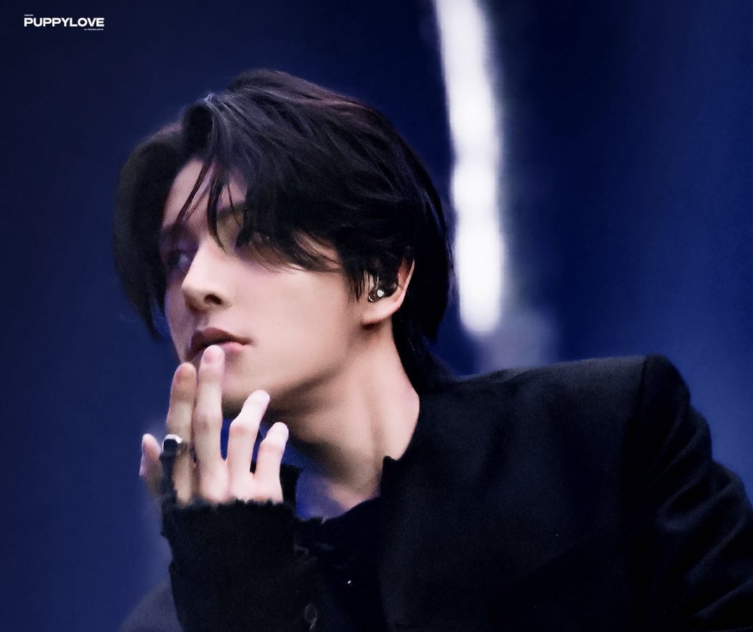 THIS AURA IS REALLY UNUSUAL OMG...
#ENHYPEN_JAKE