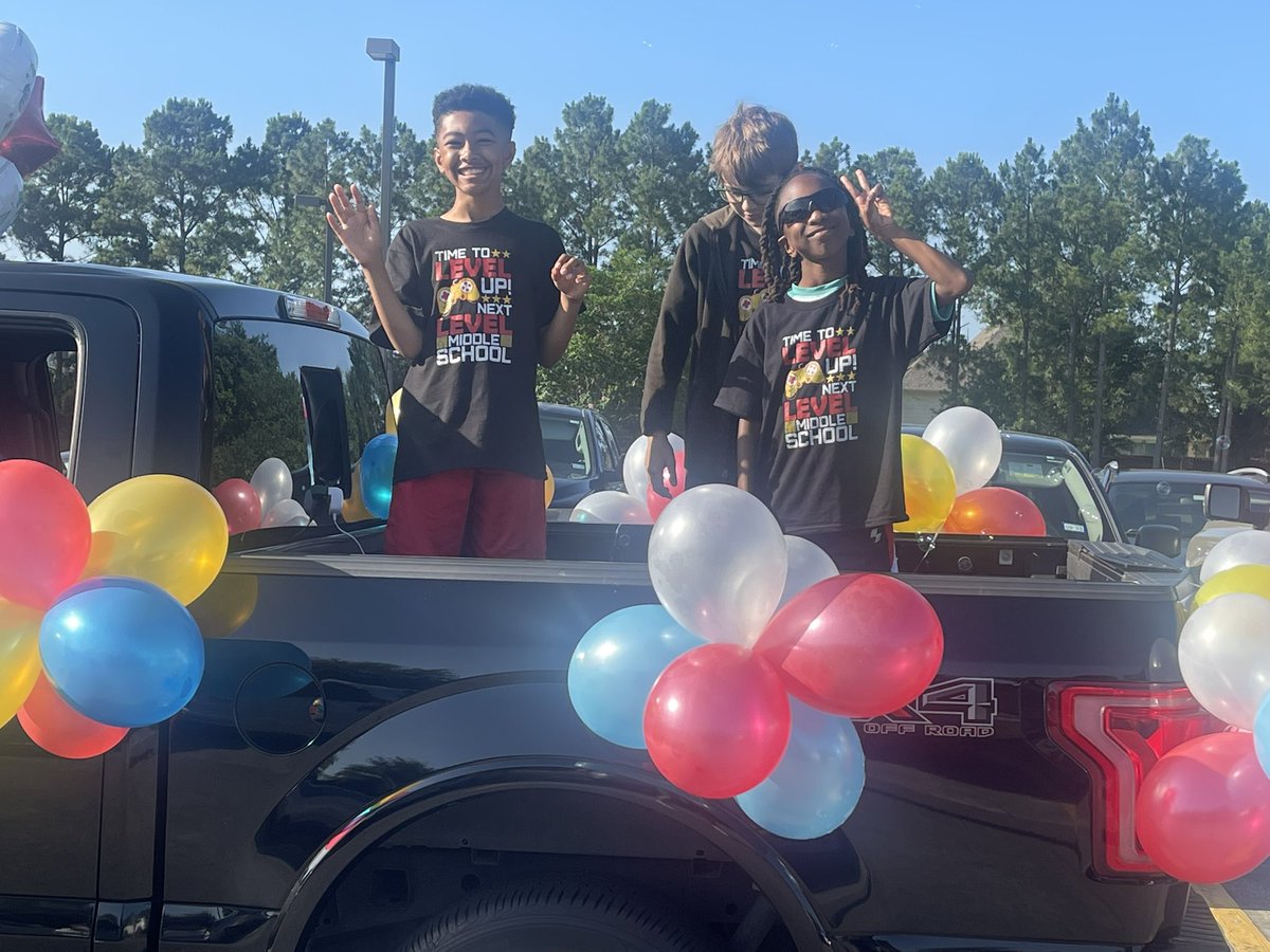 Our annual @FCE 5th grade car parade is definitely one of my favorite traditions. I’m definitely going to miss these kiddos!