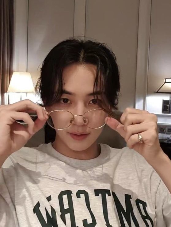 “kamu bakal jadi teman hidup aku, bukan cuman temen sekelas”

jeonghan few tweets au