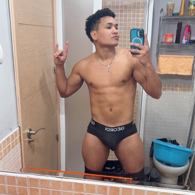 leonhernan22's tweet photo. #NuevaFotoDePerfil https://t.co/0iB7nnQN3c