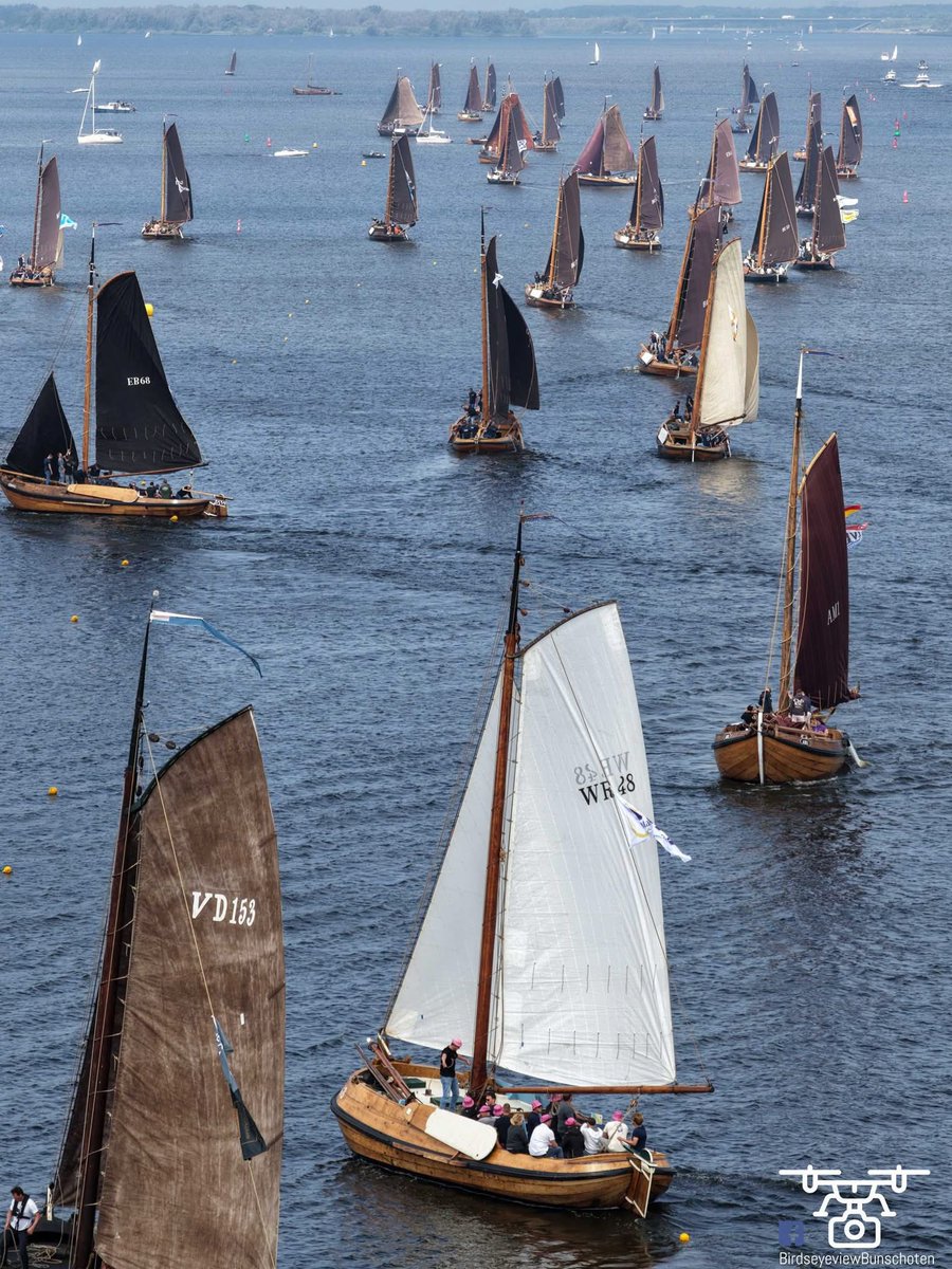Voor de 51ste keer Zuidwal-wedstrijden vanuit de Oude Haven van Spakenburg.  Het is een twee-daagse wedstrijd voor voornamelijk botters en andere zeilende visserijschepen uit het verleden van de Zuiderzee. #trotsopSpakenburg
Fotocredits: Pieter de Vos