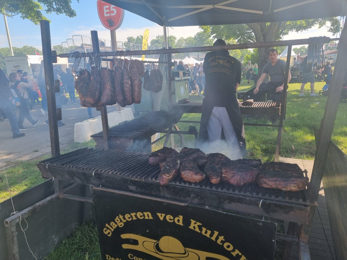 Have you ever been to a farmers' fair?

It is pretty epic, and people here obviously love meat!