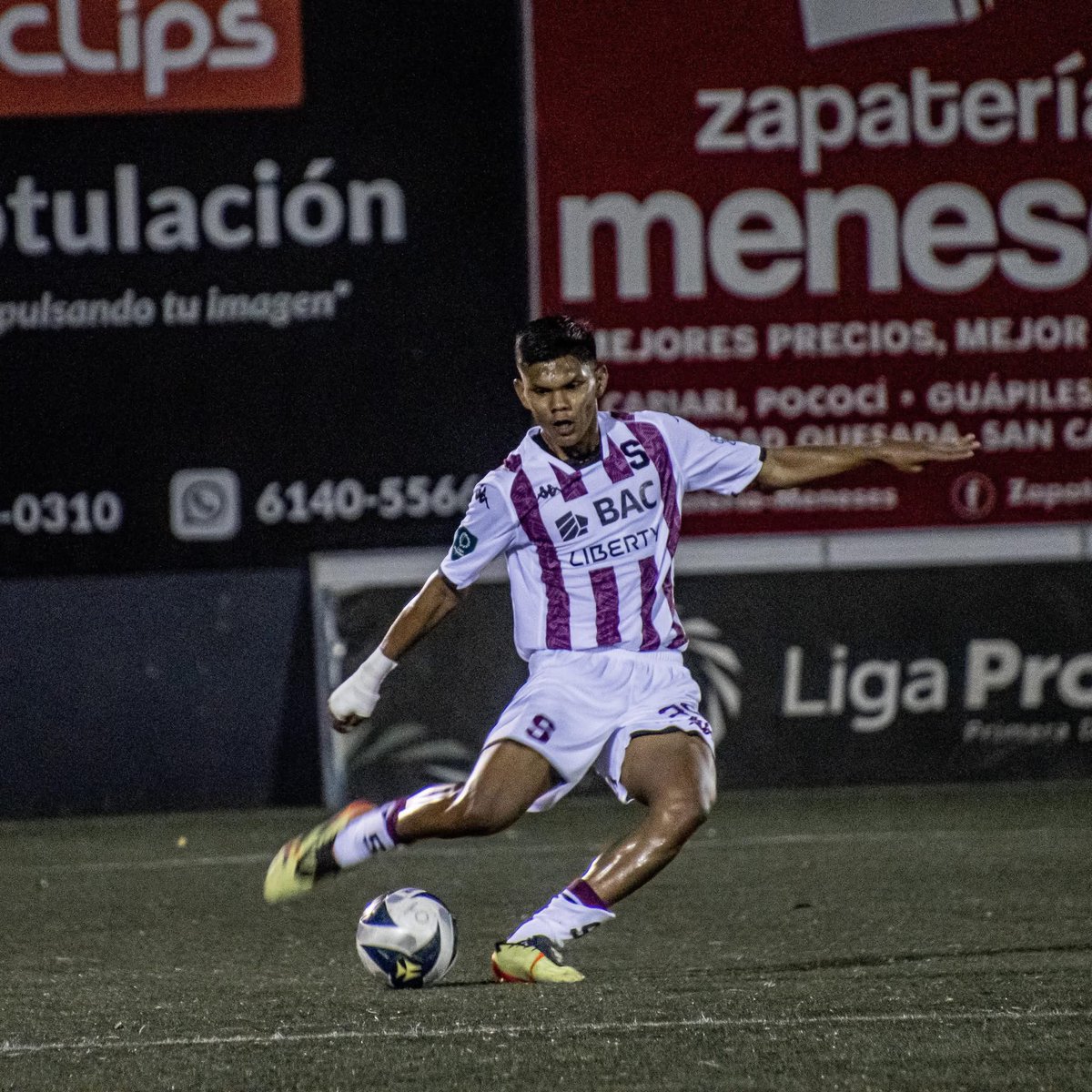 La renovación de Albert Barahona hasta 2028 quedará lista próximamente y será anunciada cuando todo el papeleo esté en orden. 💪🏼

El mediocampista renovará con Saprissa. 💜🤍