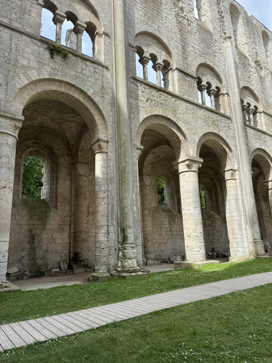 HaverbekeAxel's tweet photo. Journée à l’Abbaye de Jumièges, sur les traces d’un combat épique et du Conseil des 3 factions (Cc @Olydri_Noob @gaeaguildenoob @Olydri_Fournier @JulienZell) ! https://t.co/sQFnadxSGZ