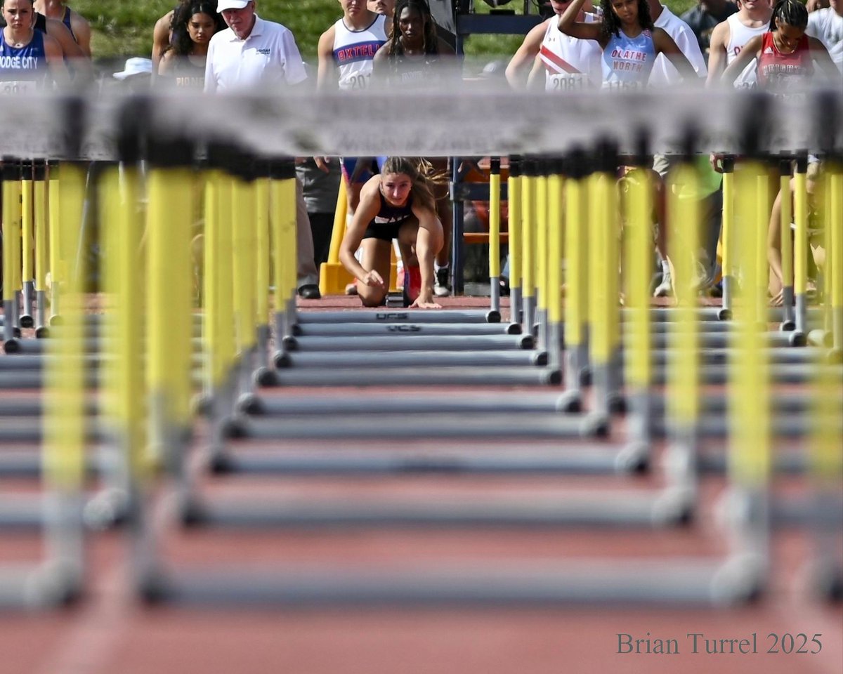 DotteSportsPix's tweet photo. .@Piper_Track's Nora Turney is our third state champ, posting a 14.52s to blow away the field in the 5A girls' 100m hurdles. Congratulations, Nora! https://t.co/paqToD7Yah