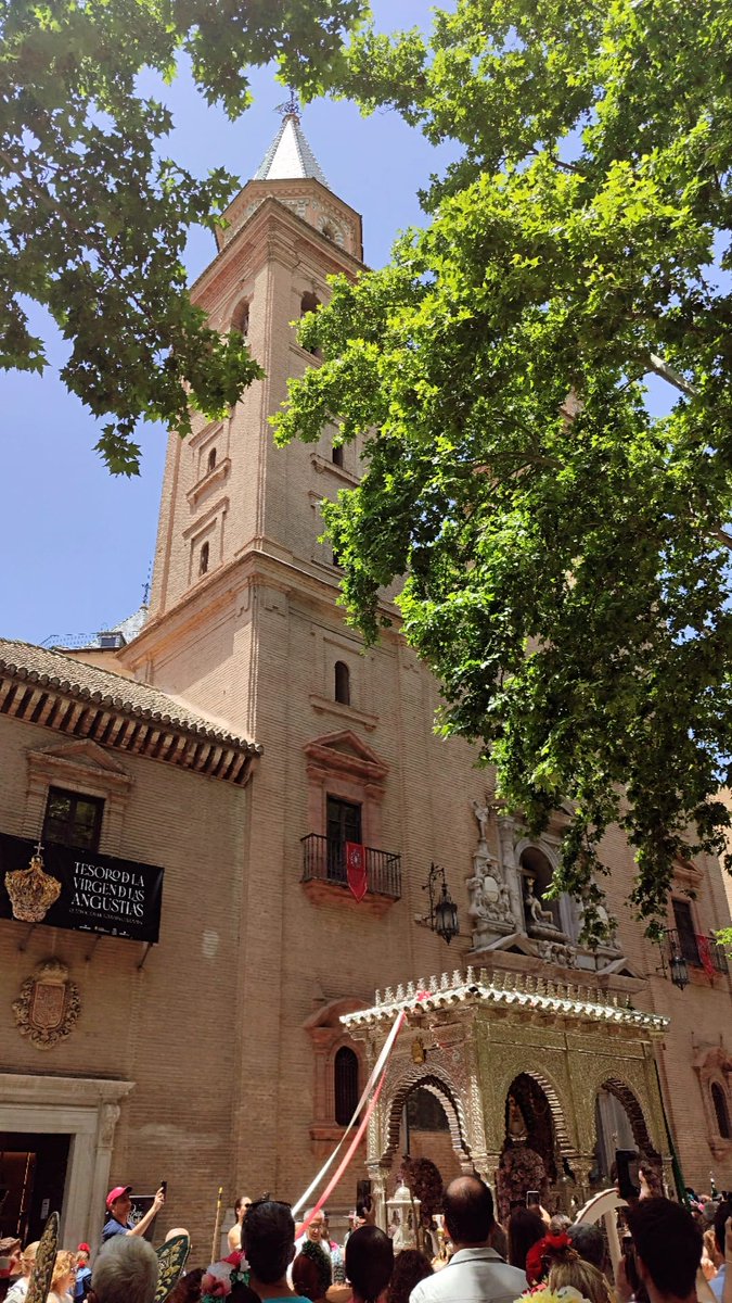 Os dejamos unas imágenes de todo lo que vais a ver el lunes en nuestro especial "Ya todo es Rocío" 

Un programa que hemos preparado con muchísima ilusión para poder transmitiros toda la devoción y Fe rociera.